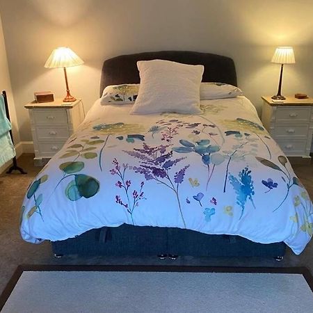2X King Bedrooms, Private Living Room & Bathroom Thornhill  Extérieur photo