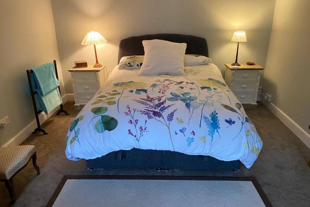 2X King Bedrooms, Private Living Room & Bathroom Thornhill  Extérieur photo